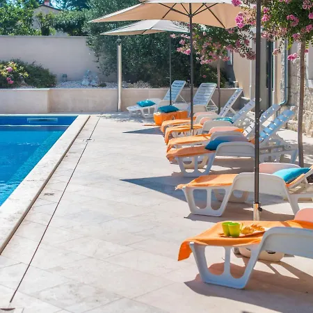 Stunning In Kringa With Swimming Pool Tinjan