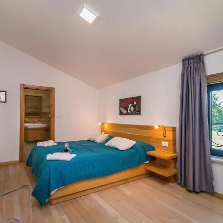 Stunning In Kringa With Swimming Pool Villa Tinjan