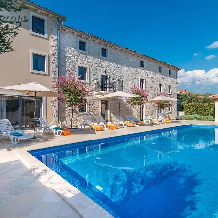 Stunning In Kringa With Swimming Pool Villa